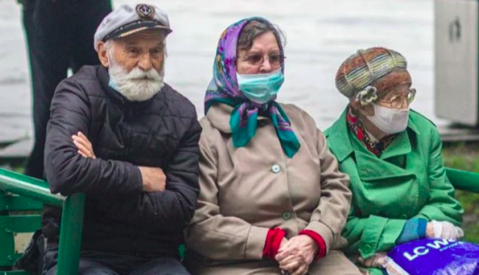 Украинцам с 1 декабря увеличат пенсии и доплаты: кого это коснется