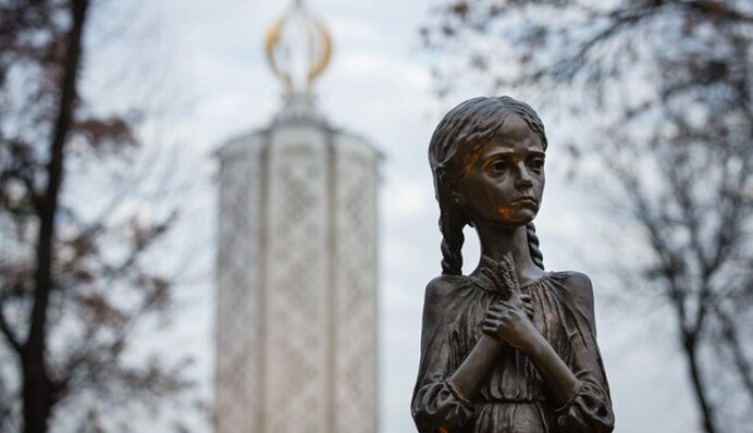 Українці вшанували пам'ять жертв Голодомору: фото та відео з різних куточків країни