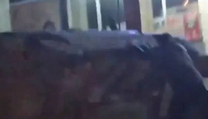 Сила є - розуму не треба: під Дніпром чоловік перевернув три припарковані автомобілі, фото та відео