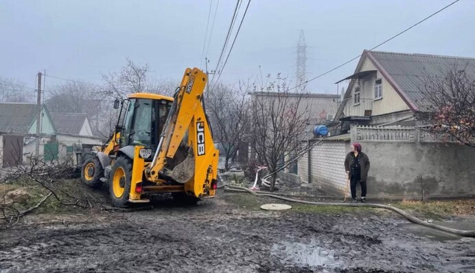 У Херсоні житлові будинки залило фекаліями - із землі бив 30-метровий 