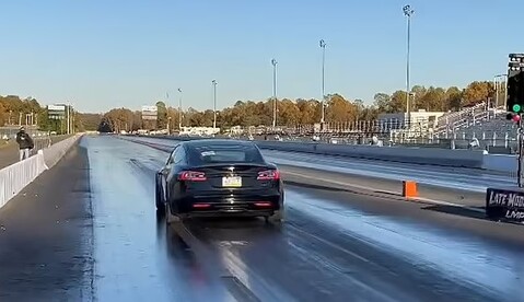 Найшвидша у світі: серійна Tesla поставила рекорд на чверті милі, фото