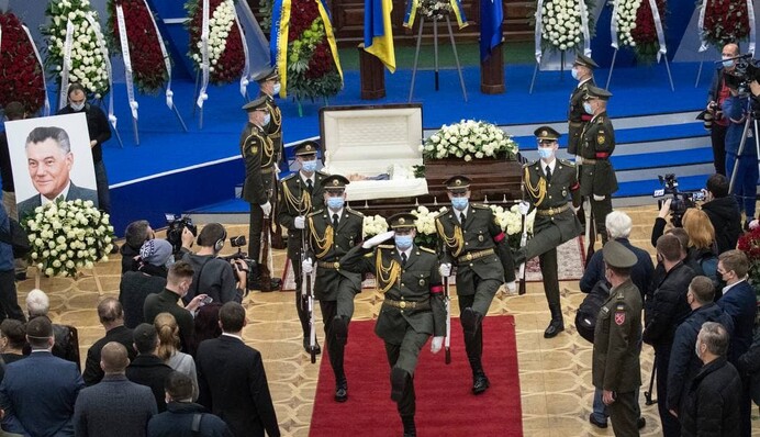 У Києві прощаються з екс-мером Олександром Омельченком: фото і відео