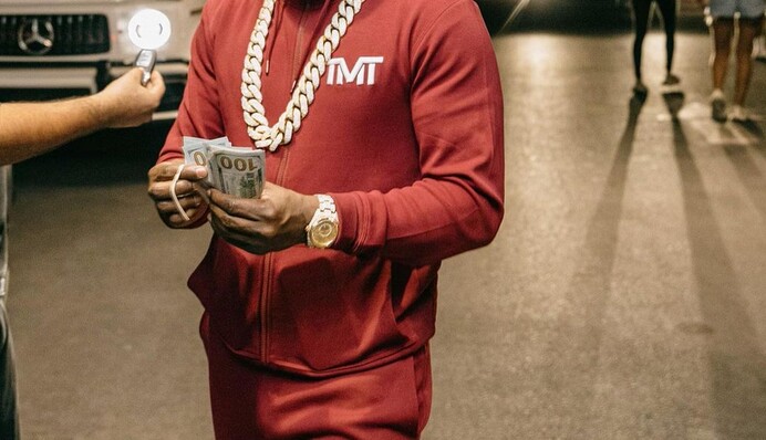 Как было и как есть: лучший боксер мира показал впечатляющие изменения в жизни