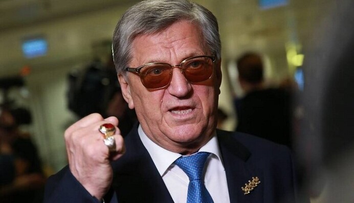 Полное дерьмо в квадрате: легендарный биатлонист жестко 