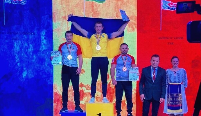 Украинец стал чемпионом мира по армрестлингу: в финале уверенно победил россиянина, видео