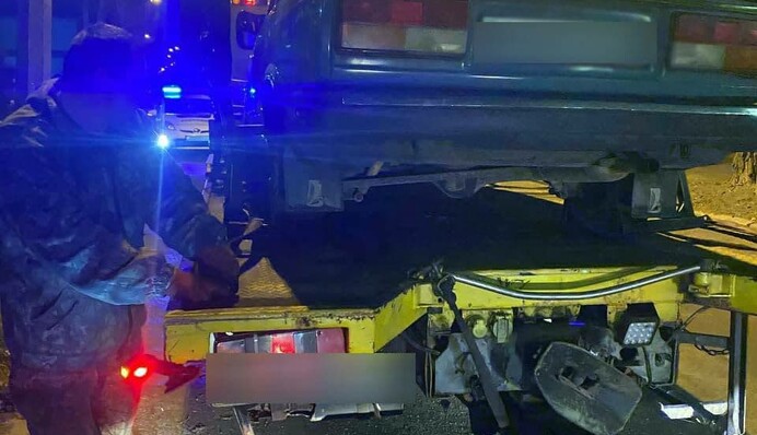 Проверил столб на прочность: в Киеве копы задержали мертвецки пьяного водителя, фото