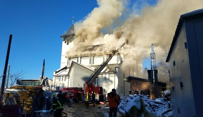 Під Львовом горить католицький храм: фото