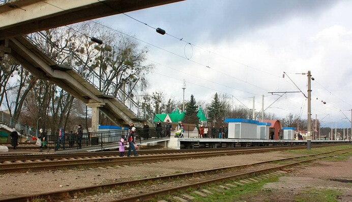 Под Киевом подросток четвертый день борется за жизнь после ЧП на вокзале: фото