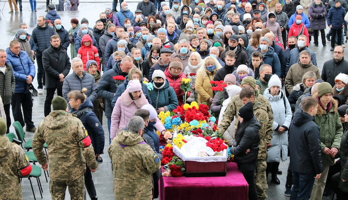 У Краматорську попрощалися з 22-річним бійцем, який загинув на Донбасі: фото та відео