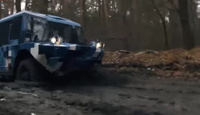 В Украине бронемашину превратили во 