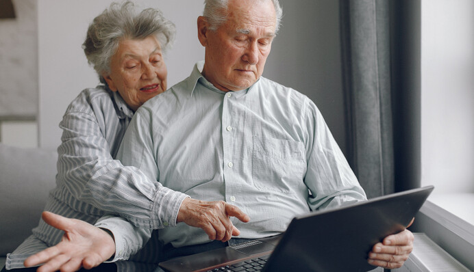 В Украине с 1 декабря выросла минималка: Шмыгаль объяснил, как поднимется пенсия