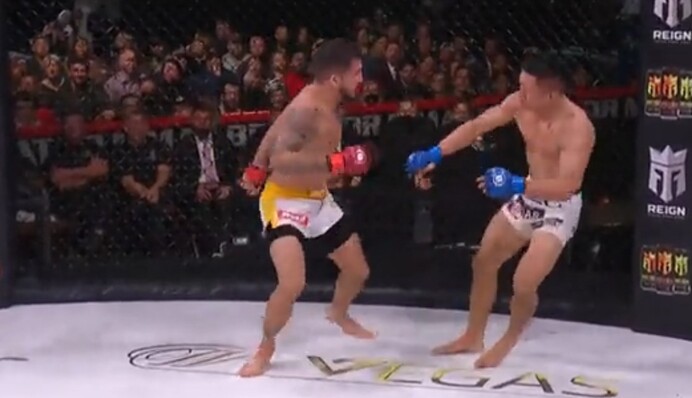 Боєць MMA з тріском програвав бій, але зробив приголомшливий камбек: яскраве відео