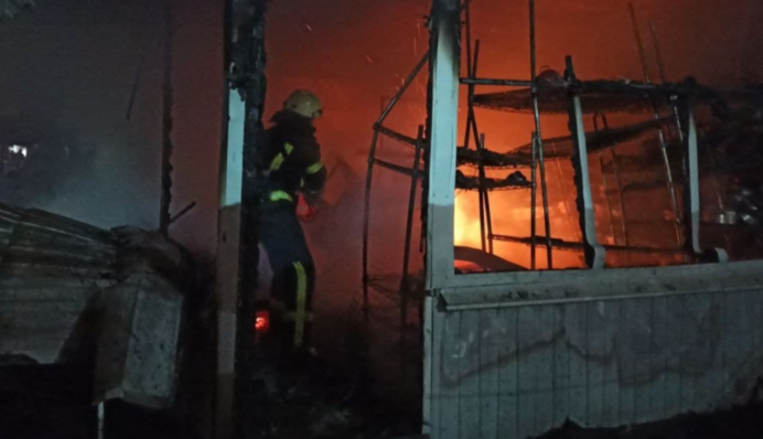 Масштабный пожар на Оболони в Киеве: стали известны подробности, фото и видео