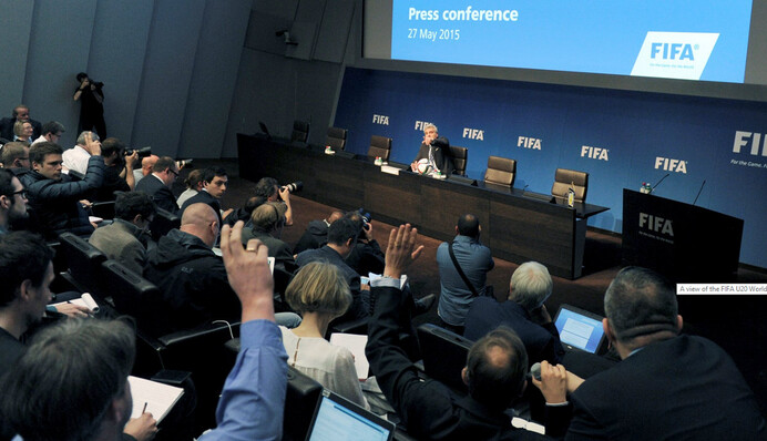 Путин всех "переиграл", а Блаттер уехал в Ростов: соцсети о скандале вокруг FIFA и ЧМ в России