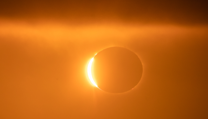 ​Як виглядало повне сонячне затмення в Антарктиді: видовищні фото