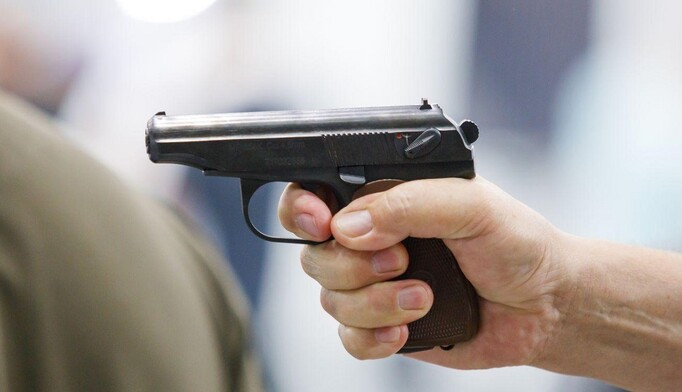 Не хотел надевать маску: в Москве мужчина открыл огонь в госучреждении, два человека убиты