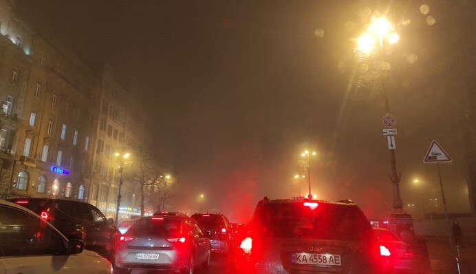 Київ накрив щільний туман: у місті утворилися 9-бальні пробки