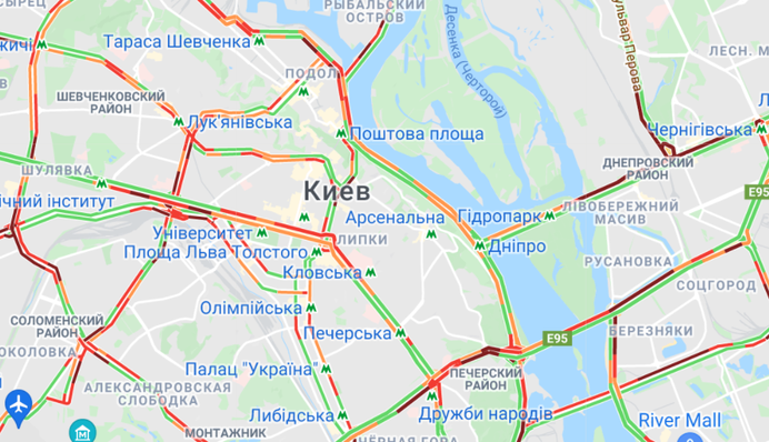 Пробки у Києві паралізували рух мостами: карта заторів