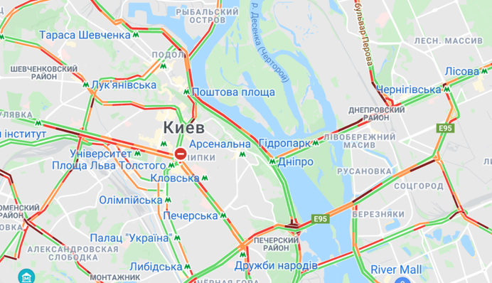 У Києві серйозні пробки перед вихідними: де не проїхати