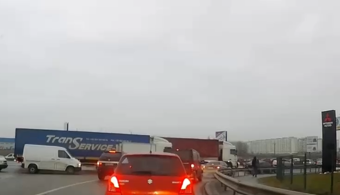 Відразу три ДТП в одному місці паралізували рух у Києві: фото