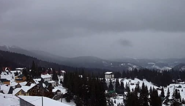 Справжня зимова казка вже в Україні: яскраві фото засніженого курорту Карпат