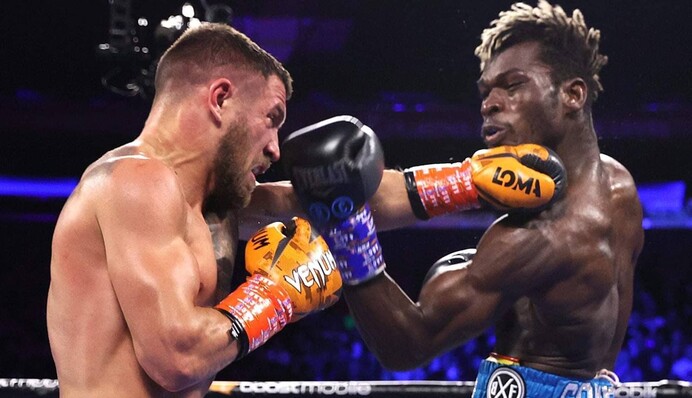 Просто матриця: реакція соцмереж на перемогу Ломаченка над ганським 