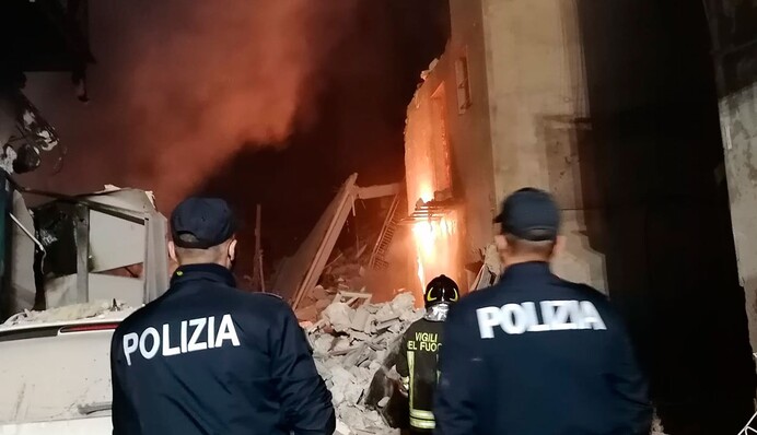 В Італії через потужний вибух зруйновано багатоповерхівку: фото, відео та дані про жертви