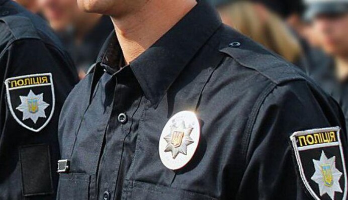 В Харькове толпа избила полицейских: видео и все подробности