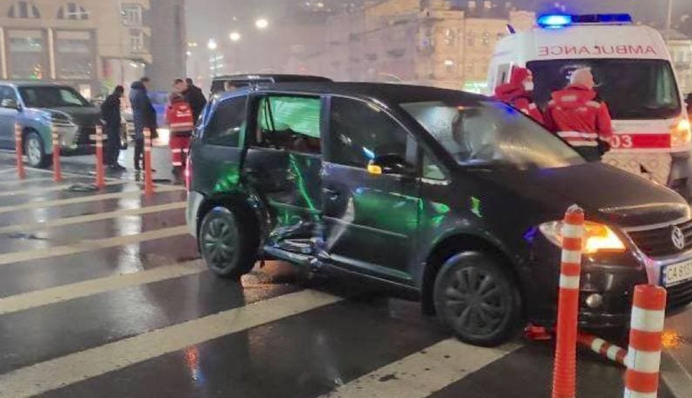 У центрі Києва Mercedes на 