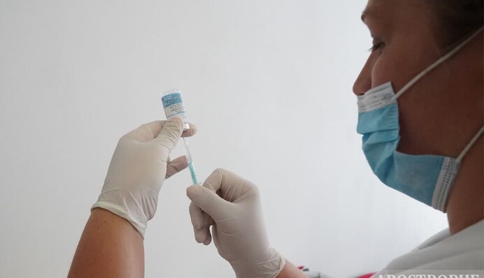 Українцям дозволять колоти додаткову дозу вакцини: кому вона "світить"