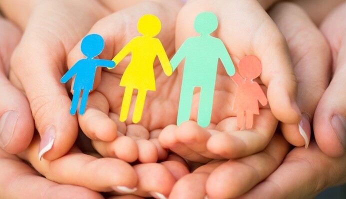 Усыновить ребенка станет проще: документы будут подавать через 