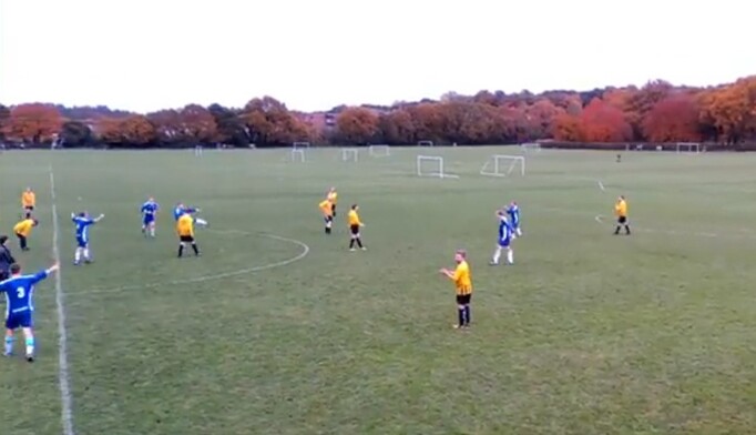 Аплодували навіть суперники: в Англії забили гол божевільним ударом із центру поля