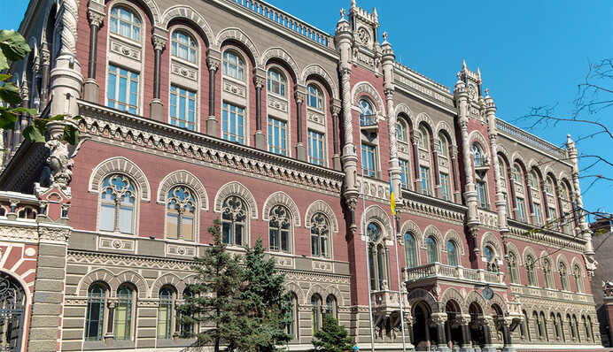 Вона зустрінеться не всім: в Україні ввели в обіг новорічну монету, фото