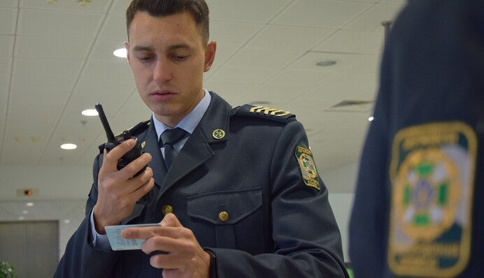 Видавав себе за агента спецслужб: в Україну не пустили росіянина, що нібито працював на Путіна