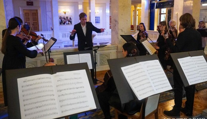 Арфи – нема, хай візьмуть бубон: Раду закривають під звуки симфонічного оркестру, фото