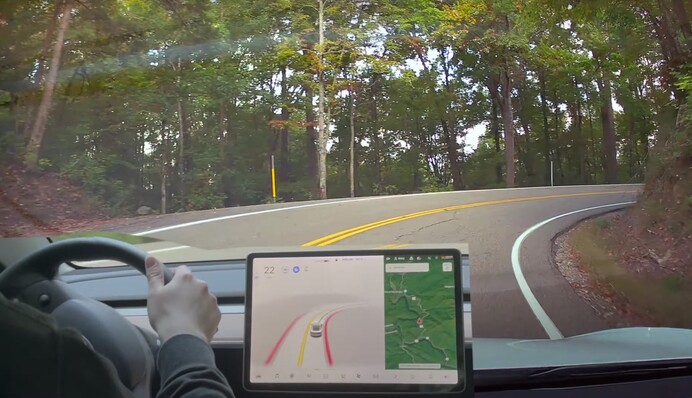 Автопилот Tesla прошел испытание самой смертоносной дорогой в США: видео