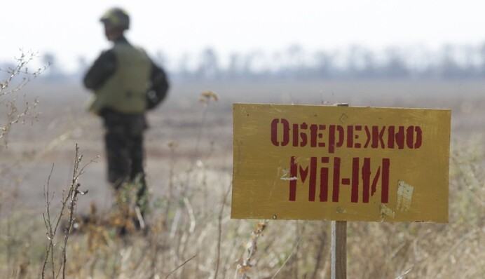 ​Состояние тяжелое: на Донбассе двое украинских военных подорвались на мине