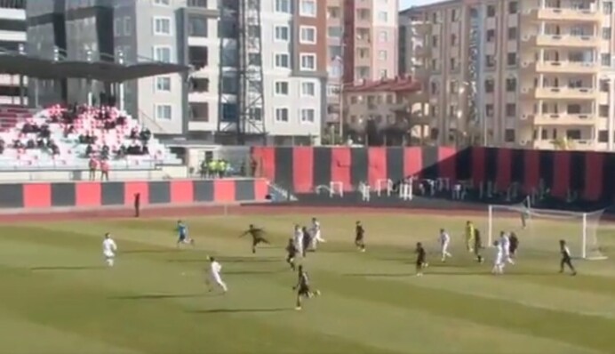 За м'ячем не встигла навіть камера: у Туреччині забили фантастичний гол, відео