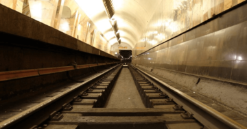 В Киеве разваливаются не только мосты: диггеры показали видео "уставшего" метро