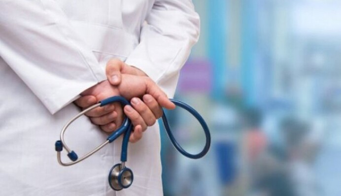 Семейные врачи массово увольняются: экс-министр назвал серьезную причину