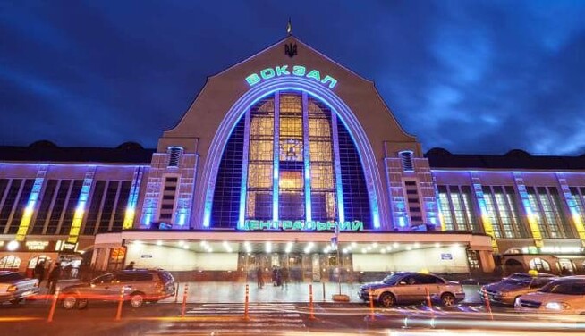 ​Эти руки ничего не крали: реакция сети на хищение в Киеве елки за 5 миллионов