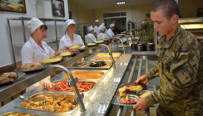 В Минобороны кардинально изменили схему организации питания в ВСУ