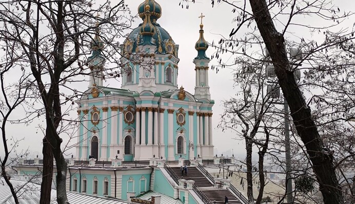 В Киеве из-за непогоды пострадал купол Андреевской церкви: фото