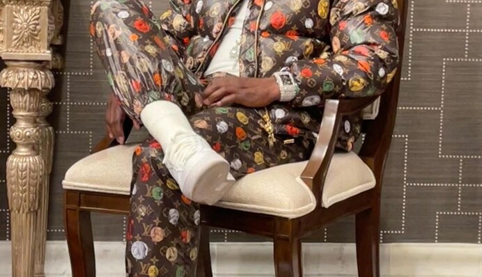 Легендарний боксер приголомшив годинником у золоті за 18 млн доларів