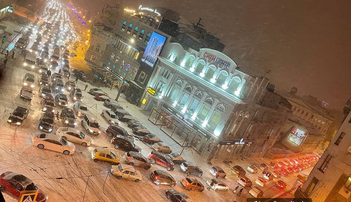 Харків пережив транспортний колапс через негоду: фото та відео
