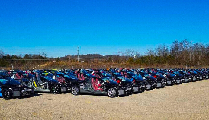 Після торнадо у США утилізують сотню нових суперкарів Chevrolet Corvette: фото