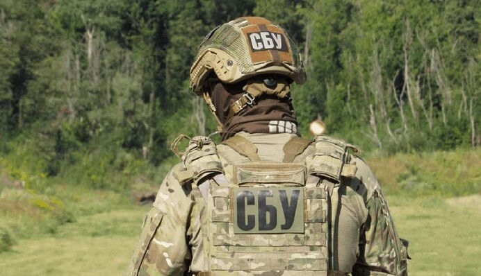 Обстреливал позиции ВСУ на Донбассе: СБУ объявила подозрение командиру боевиков