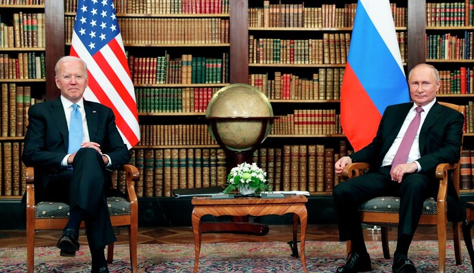 Байден пригрозив Путіну рішучою відповіддю на вторгнення в Україну: що відповіли у Кремлі