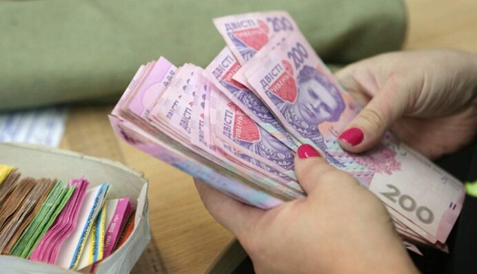 Українським вчителям з 1 січня підняли зарплати: кому і на скільки