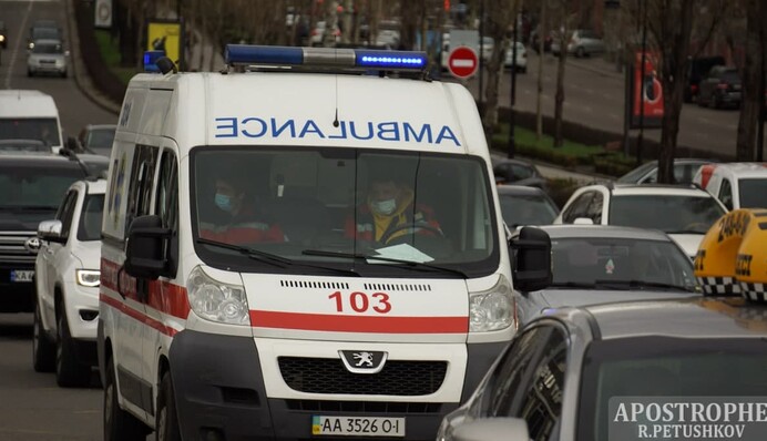 В Запорожье молодая женщина отравилась неизвестным веществом: муж при смерти